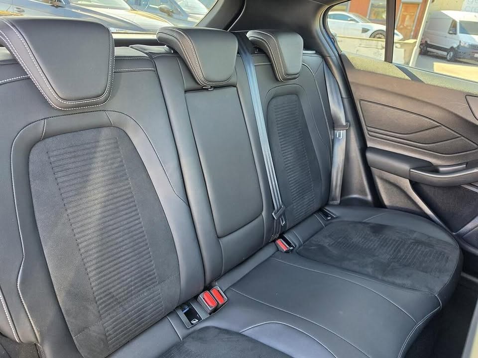 2020 Ford Focus - Image 15